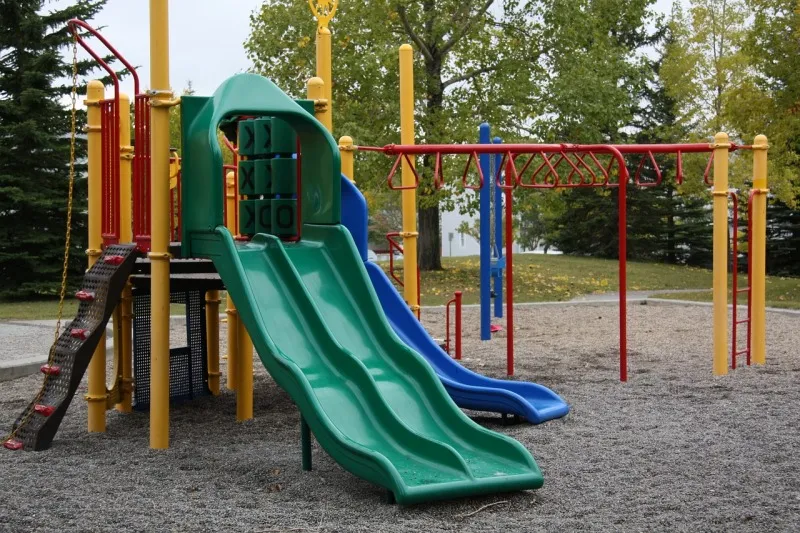 Jak zorganizować kreatywną przestrzeń na placu zabaw?
